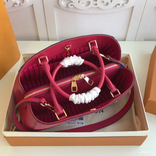 WIS MM MONTAIGNE LOUIS VUITTON 0118